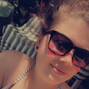 Meet your Posher, Casey